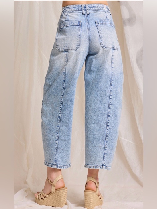 Altar’d State Connor Barrel Jeans Light Wash Size 8 High Rise Trendy Denim - Picture 2 of 11